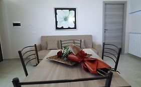 Rachel'S Guest Apartments